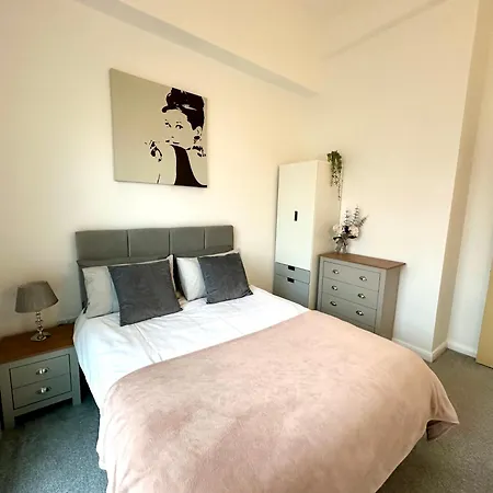Ao & Etihad Stadium 6 Guest Stay- 3 Bedroom Central House With Parking & Wi Fi Manchester Exterior photo