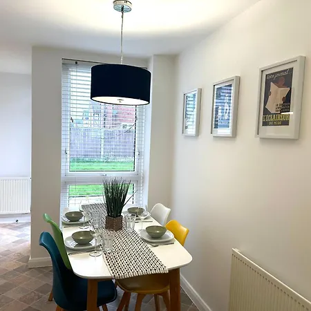 Ao & Etihad Stadium 6 Guest Stay- 3 Bedroom Central House With Parking & Wi Fi Manchester Exterior photo