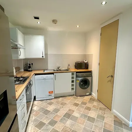 Ao & Etihad Stadium 6 Guest Stay- 3 Bedroom Central House With Parking & Wi Fi Manchester Exterior photo