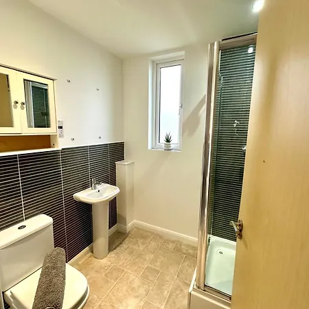 Ao & Etihad Stadium 6 Guest Stay- 3 Bedroom Central House With Parking & Wi Fi Manchester Exterior photo