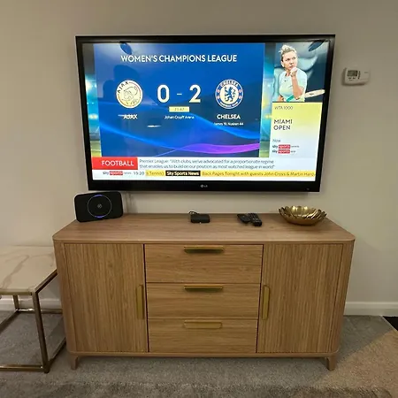 Ao & Etihad Stadium 6 Guest Stay- 3 Bedroom Central House With Parking & Wi Fi Manchester Exterior photo