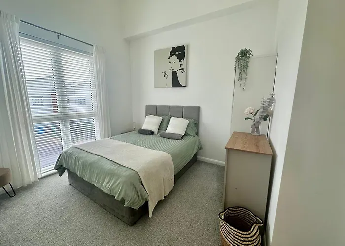 City Getaway - 3Br Home Near Etihad & Ao Arena - Sleeps 6