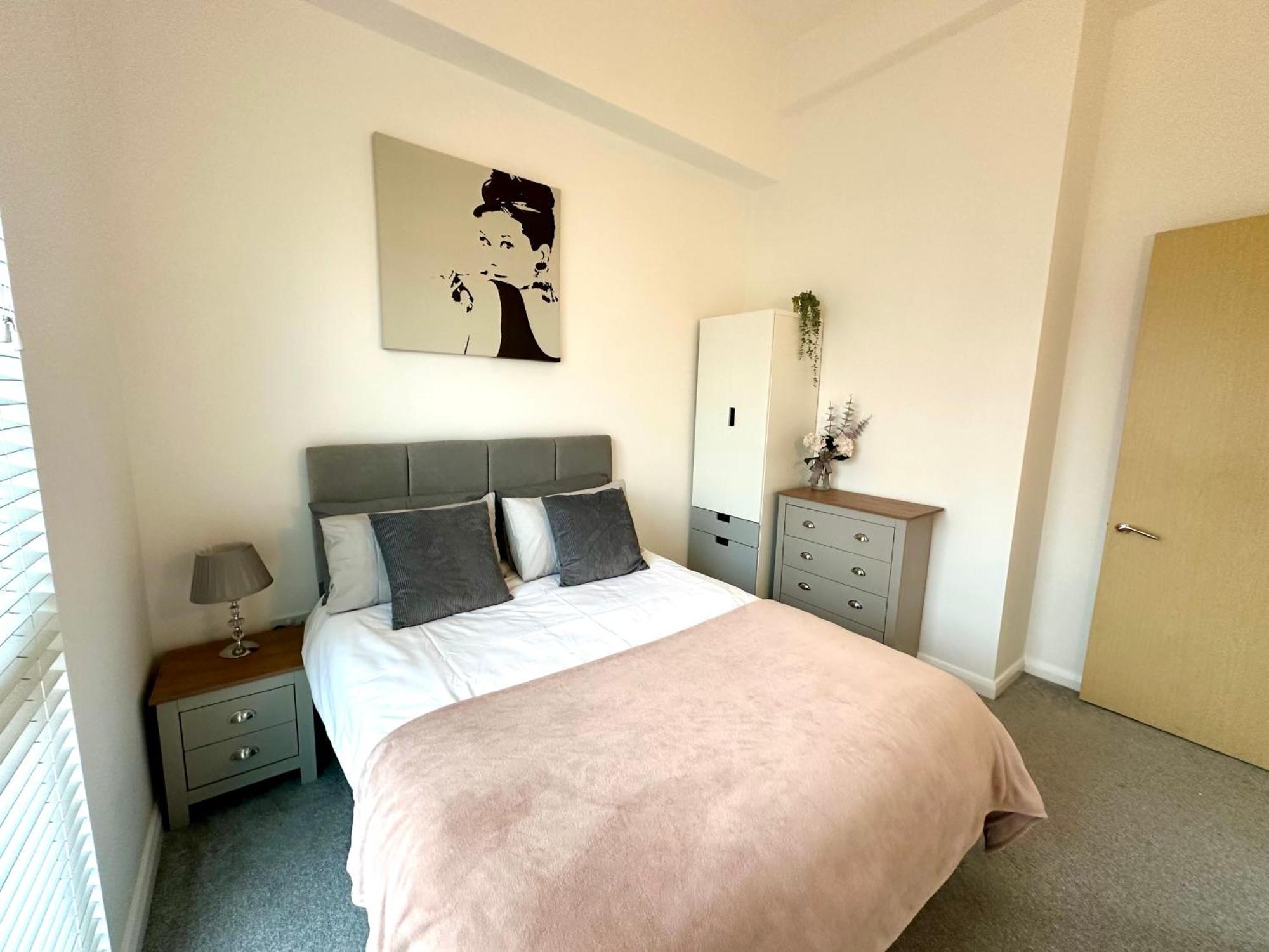 Holiday home Ao & Etihad Stadium 6 Guest Stay- 3 Bedroom House With Parking & Wi Fi