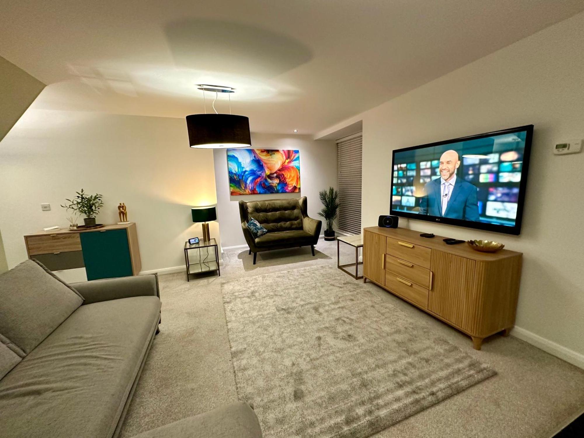 Ao & Etihad Stadium 6 Guest Stay- 3 Bedroom House With Parking & Wi Fi *