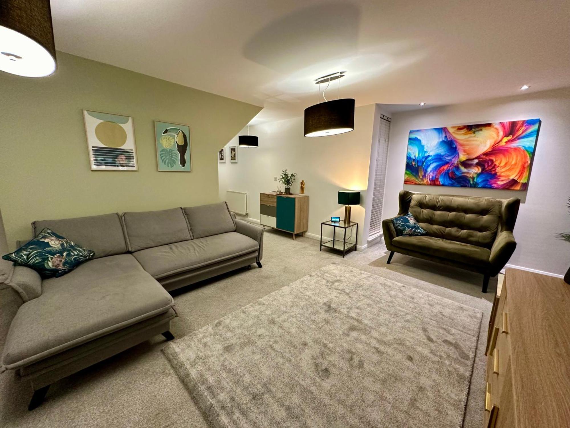 Ao & Etihad Stadium 6 Guest Stay- 3 Bedroom House With Parking & Wi Fi *