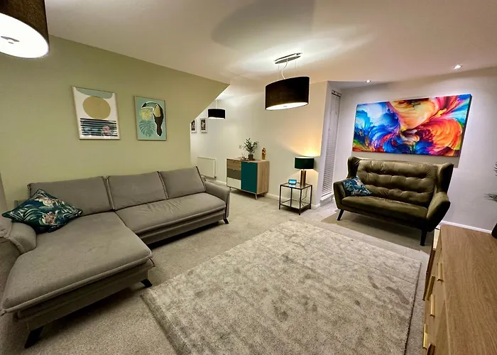 Ao & Etihad Stadium 6 Guest Stay- 3 Bedroom Central House With Parking & Wi Fi