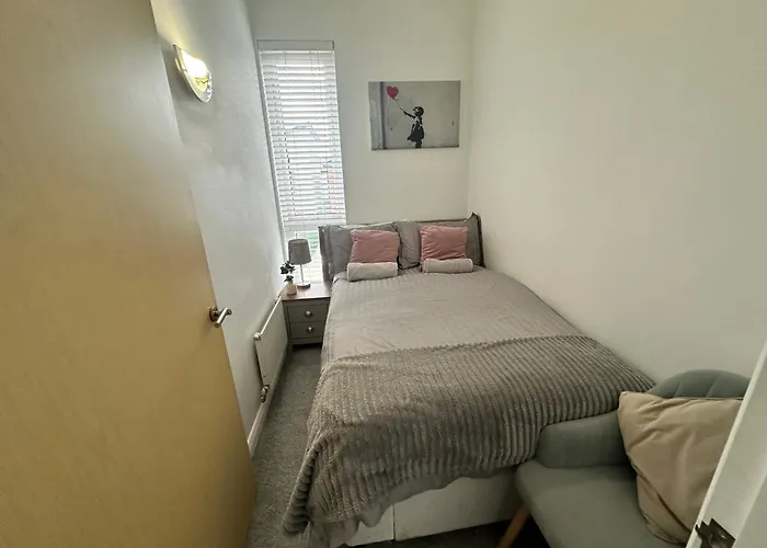 Ao & Etihad Stadium 6 Guest Stay- 3 Bedroom Central House With Parking & Wi Fi