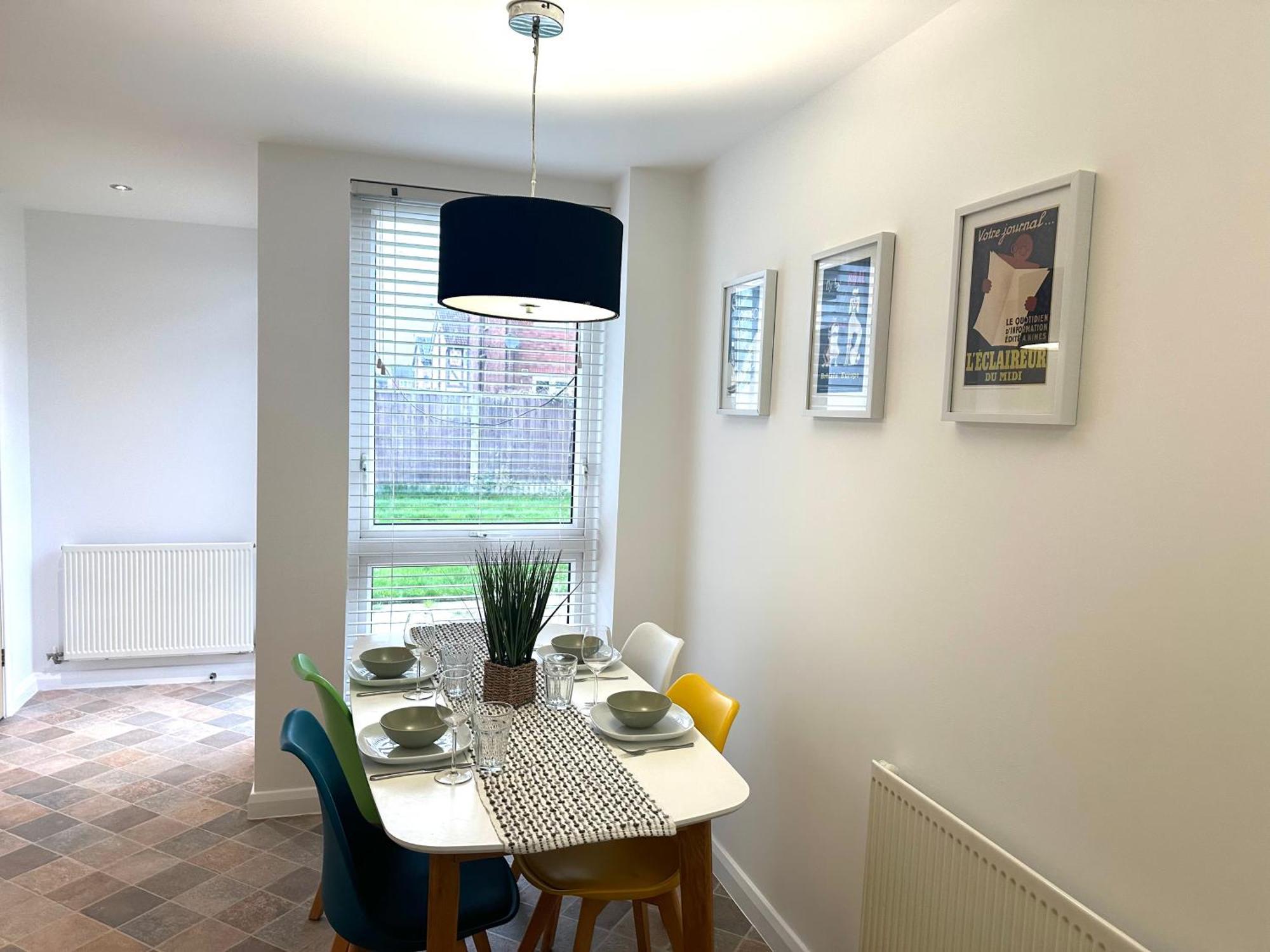 Holiday home Ao & Etihad Stadium 6 Guest Stay- 3 Bedroom Central House With Parking & Wi Fi